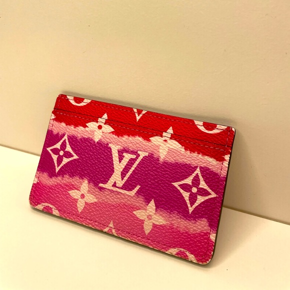 LOUIS VUITTON
Pink/Red Coated Canvas Escale Card Holder - Picture 2 of 7